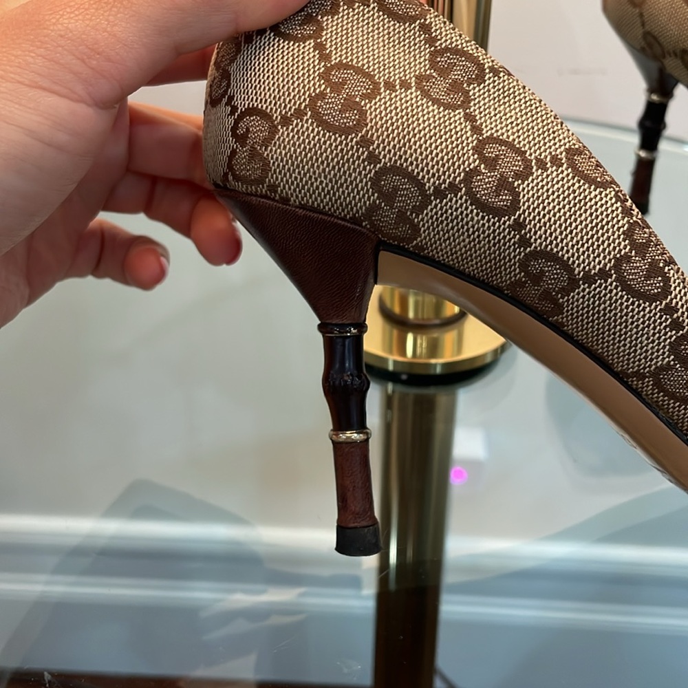 GUCCI MONOGRAM BAMBOO HEELED PUMPS - Picture 7 of 14